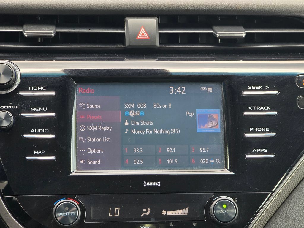 Used 2020 Toyota Camry SE FWD image 8