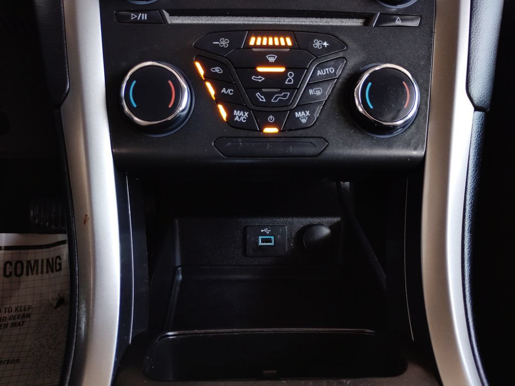 Used 2019 Ford Fusion SE FWD image 35