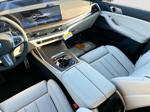 New 2026 BMW X7 xDrive40i w/ M Sport Package AWD/4WD image 18