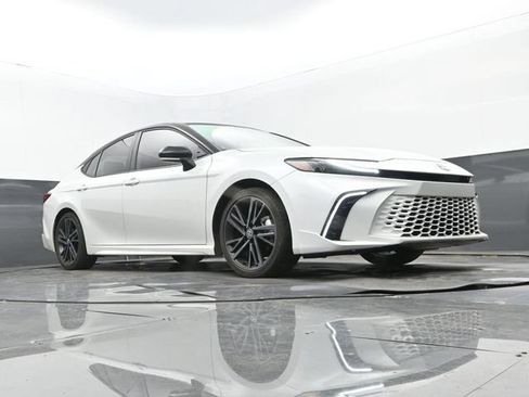 Used 2025 Toyota Camry XSE FWD image 24