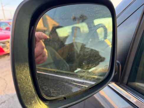 Used 2016 Chrysler Town & Country Touring image 51