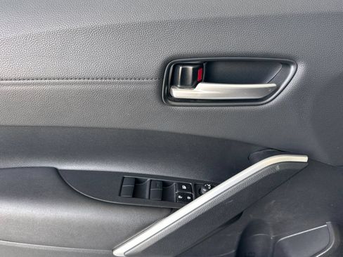 Used 2023 Toyota Corolla Cross XLE w/ Convenience Package FWD image 10