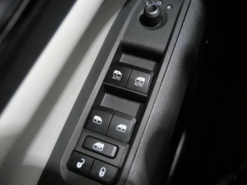 Used 2023 Jeep Compass Limited w/ Elite Group AWD/4WD image 14