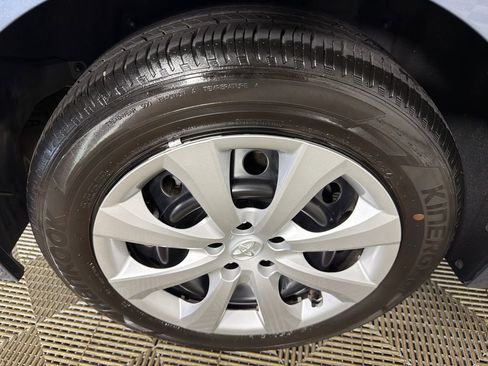 Used 2024 Toyota Corolla LE FWD image 17
