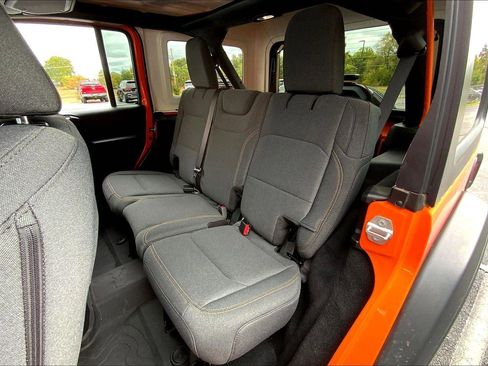 Used 2025 Jeep Wrangler Sport S image 23