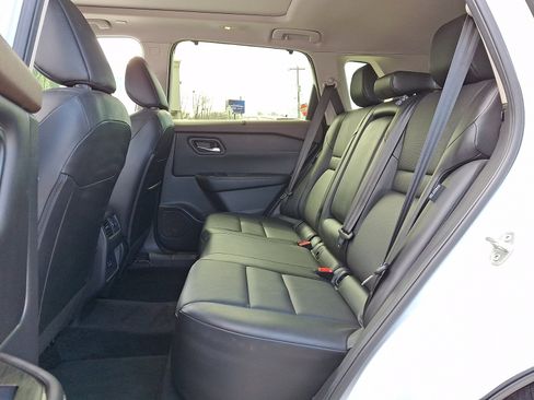 Used 2023 Nissan Rogue SV w/ SV Premium B Package image 10