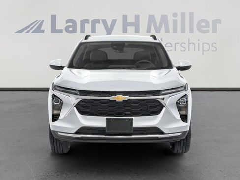 Used 2025 Chevrolet Trax LT w/ LT Convenience Package FWD image 7