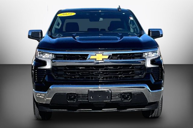Used 2025 Chevrolet Silverado 1500 LT AWD/4WD image 3