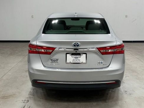 Used 2018 Toyota Avalon Limited image 10