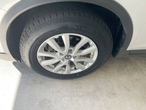Used 2017 Nissan Rogue SV AWD/4WD image 10