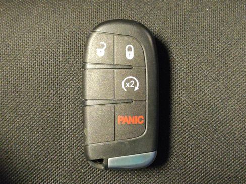 Used 2020 Jeep Renegade Latitude FWD image 32