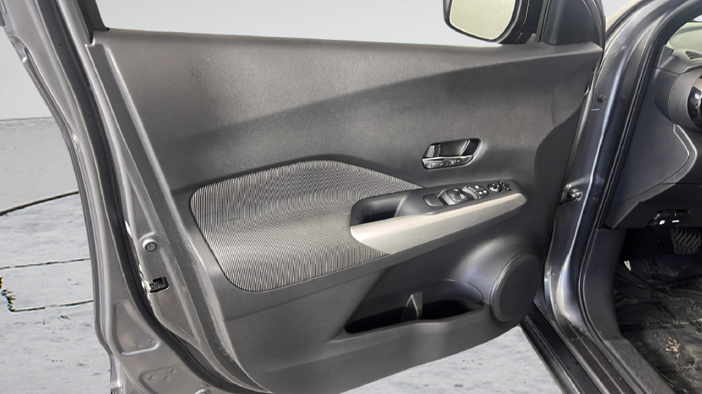 Used 2019 Nissan Kicks SV FWD image 9