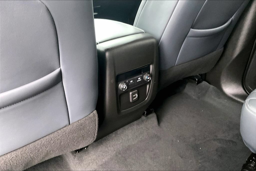 Used 2023 Buick Enclave Essence FWD image 11