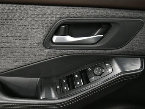 Used 2021 Nissan Rogue SV image 12