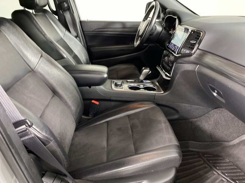 Used 2022 Jeep Grand Cherokee Laredo X AWD/4WD image 11