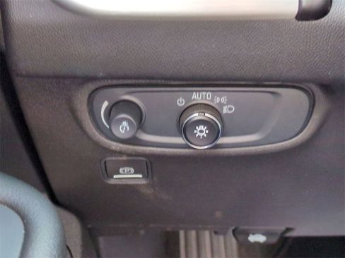 Used 2024 GMC Terrain SLE image 18