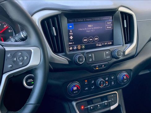 Used 2024 GMC Terrain Denali w/ Denali Premium Package image 6