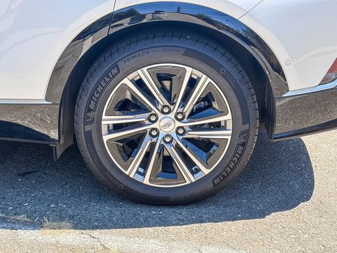 Used 2024 Cadillac Lyriq Luxury AWD/4WD image 5