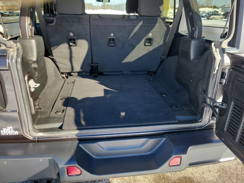 Used 2020 Jeep Wrangler Unlimited Sahara w/ Cold Weather Group image 17