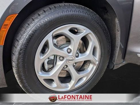 Certified 2023 Chrysler Pacifica Limited image 34