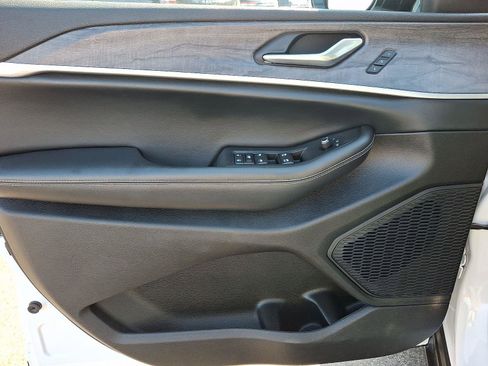 Certified 2023 Jeep Grand Cherokee Limited image 13