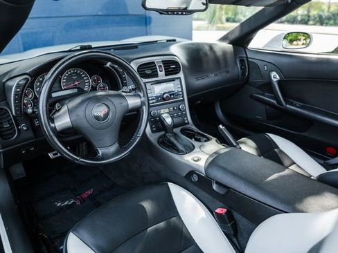 Used 2006 Chevrolet Corvette Convertible w/ Preferred Equipment Group image 2