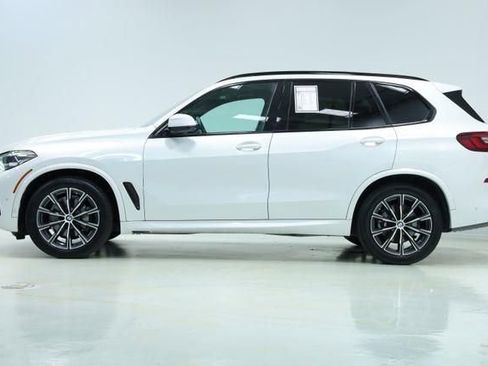 Used 2022 BMW X5 xDrive40i w/ M Sport Package AWD/4WD image 4