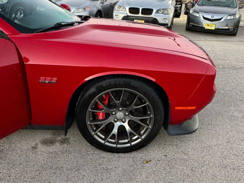 Used 2015 Dodge Challenger SRT w/ Technology Group image 31