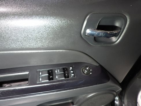 Used 2013 Jeep Patriot Latitude w/ Altitude Pkg AWD/4WD image 7