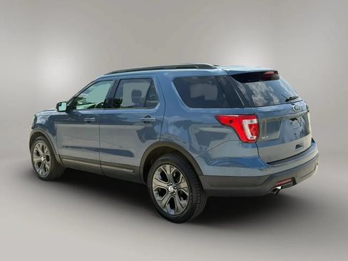 Used 2018 Ford Explorer XLT w/ Equipment Group 202A AWD/4WD image 4