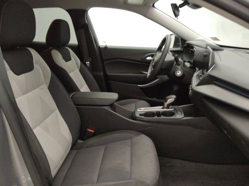 Used 2025 Chevrolet Trax LS FWD image 21