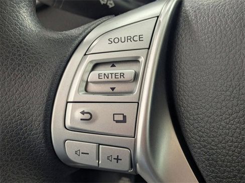 Used 2016 Nissan Rogue SV w/ SV Premium Package image 17