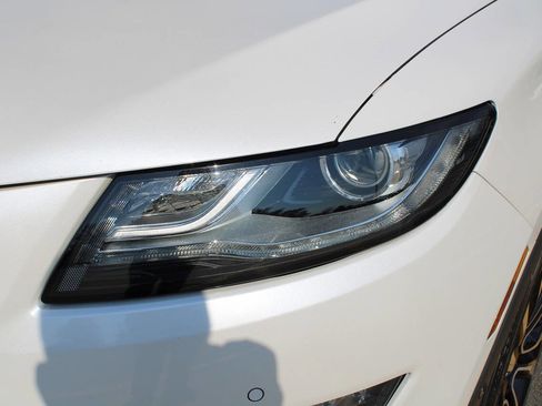 Used 2019 Lincoln MKC Reserve image 22