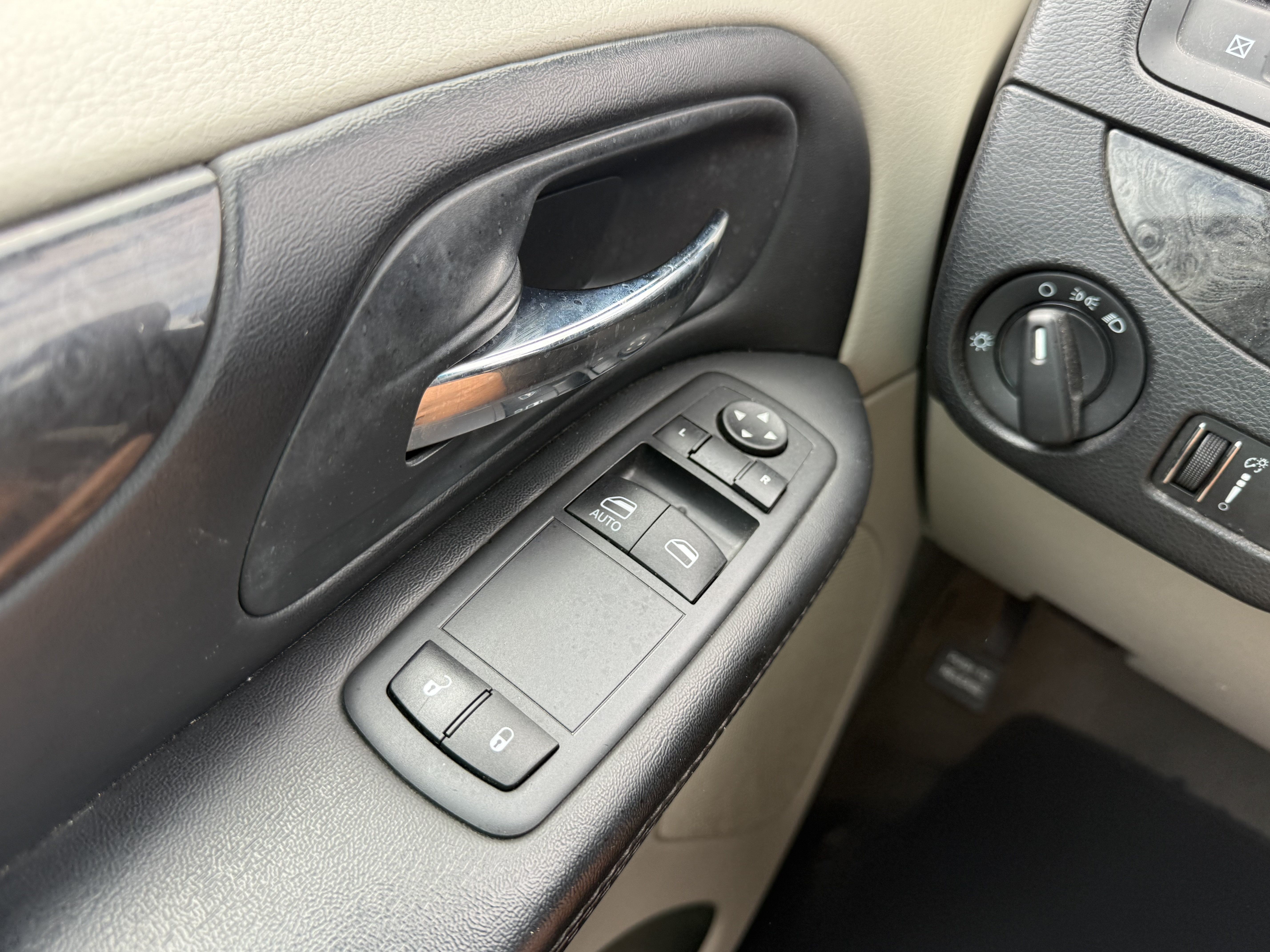 Used 2014 Dodge Grand Caravan SE w/ Quick Order Package 29E SE FWD image 22