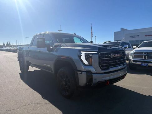 Used 2026 GMC Sierra 2500 AT4 AWD/4WD image 3