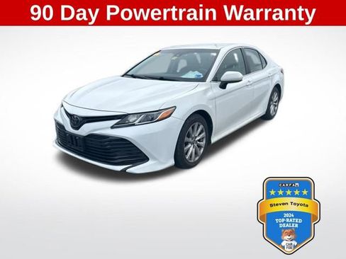 Used 2018 Toyota Camry LE image 1