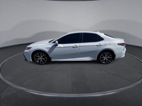 Certified 2022 Toyota Camry SE w/ Convenience Package image 5
