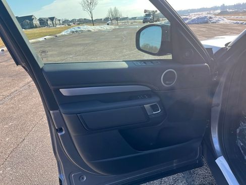 New 2026 Land Rover Discovery Limited Edition image 10