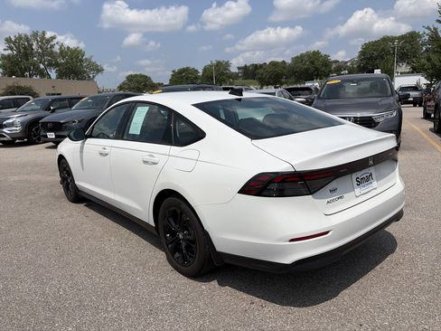 Certified 2025 Honda Accord SE image 7
