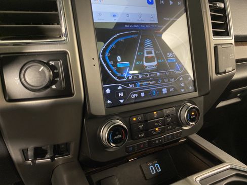 Used 2015 Ford F150 Platinum w/ Equipment Group 701A Luxury image 30