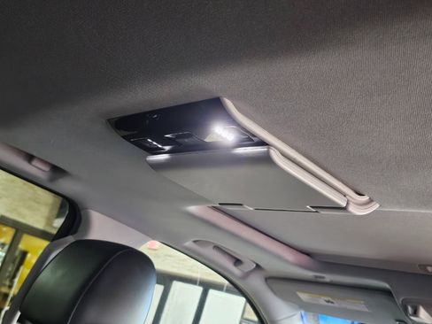 Used 2015 Cadillac Escalade ESV Premium image 19