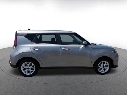 Used 2025 Kia Soul LX w/ LX Technology Package FWD image 16