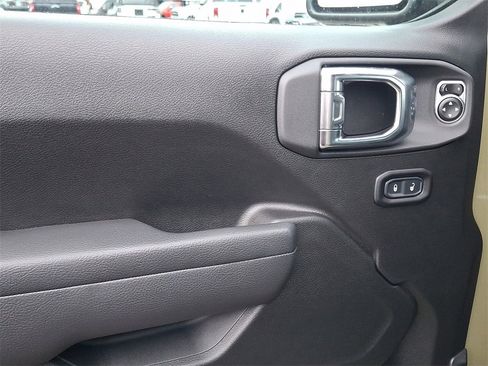 New 2025 Jeep Gladiator Sport image 5