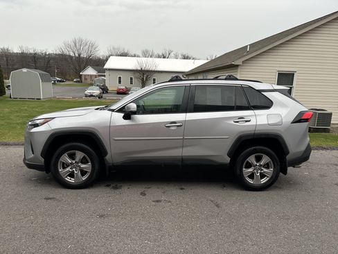 Used 2022 Toyota RAV4 XLE image 6