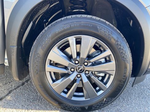 New 2025 Nissan Pathfinder SV image 10