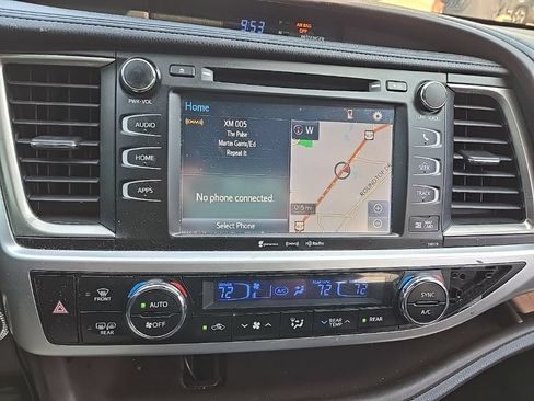 Used 2018 Toyota Highlander XLE AWD/4WD image 7