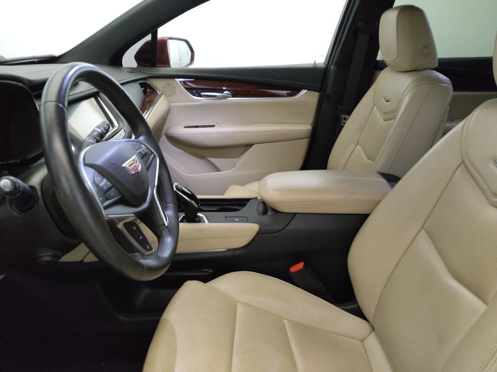 Used 2018 Cadillac XT5 Luxury w/ Driver Awareness Package FWD image 17