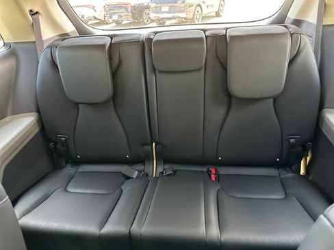 New 2025 Kia Carnival EX image 19