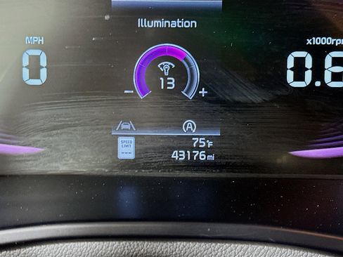 Used 2025 Kia Soul LX w/ LX Technology Package FWD image 19
