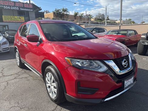 Used 2017 Nissan Rogue S w/ S Family Package FWD image 5